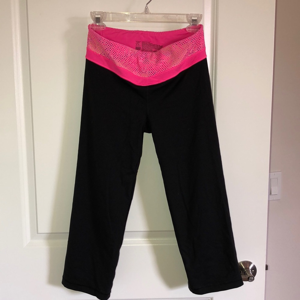 Victoria’s Secret Black & Pink Cropped Leggings